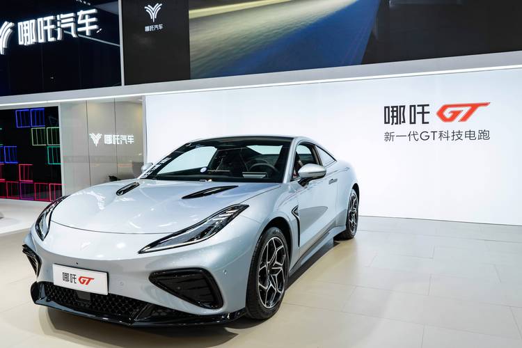 东莞139哪吒汽车在智能汽车领域的表现，领途汽车在新能源汽车市场中的影响力